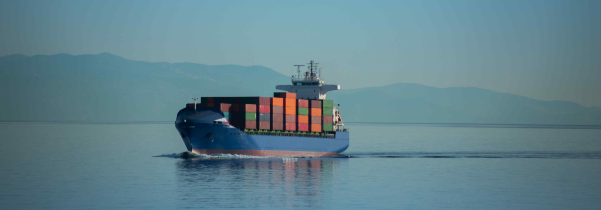 Multimodale Transporte lassen sich aus Landtransport und Seefracht kombinieren