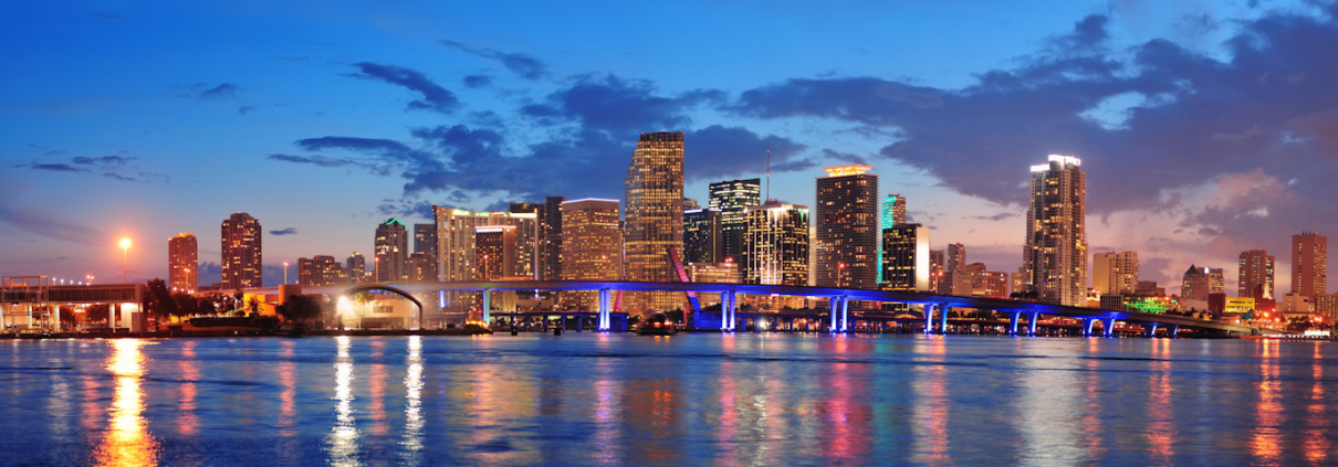 Sicherer Umzug Berlin - Miami - skyline by night Umzug Berlin - Miami, Leben in Miami Wohnung, Arbeit in Miami