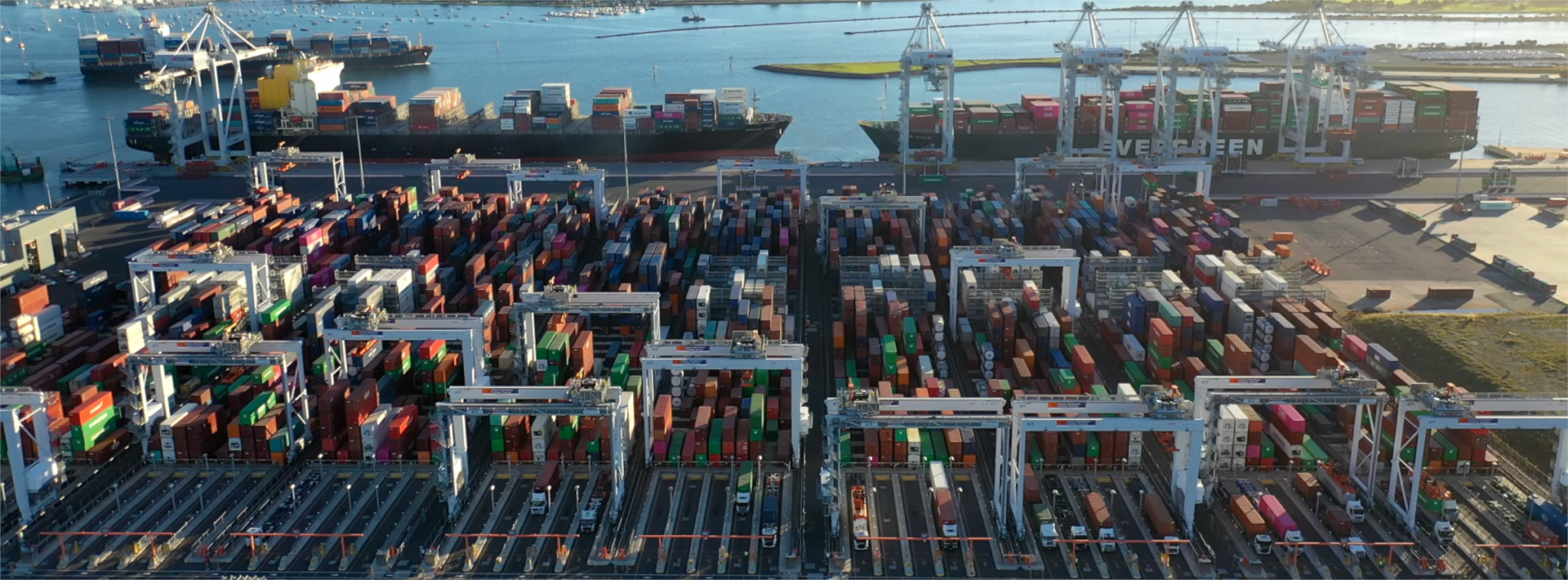 Inflation Opportunismus Hohe Preise Reedereien Kosten Reederei im Containerhafen von Melbourne